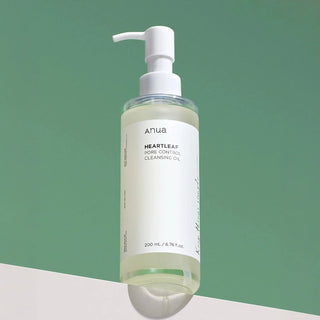 Anua's Heartleaf Pore Control Cleansing Oil in a 200 ml (6.76 fl oz) bottle.