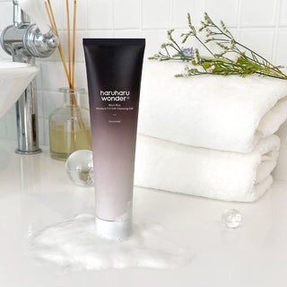 haruharu wonder's Black Rice Moisture 5.5 Soft Cleansing Gel.